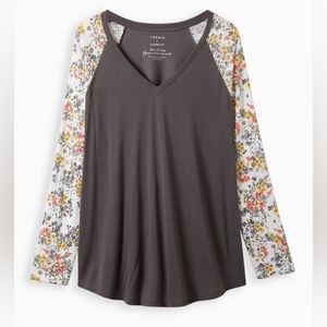 Torrid Classic Fit Jersey Blend V-Neck Raglan Floral Long Sleeve Tee - size 3
